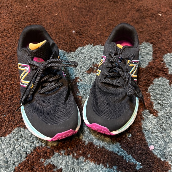 New Balance sneakers - Picture 1 of 3